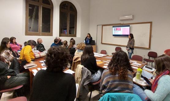 Fotografía del curso Comunicación y Cultura desde una Perspectiva Feminista a cargo de Andrea Cammarano y Ximena García, realizado durante 2022